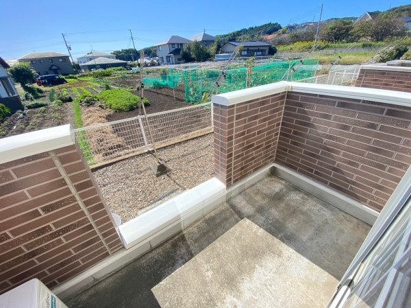 バルコニー　庭付き♪