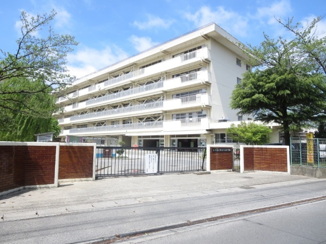 中学校　松戸市立和名ケ谷中学校（中学校）まで1648m