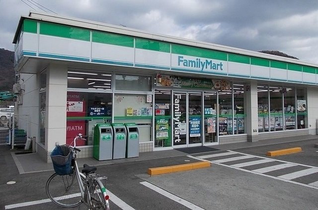 その他　ファミリーマートまで550m