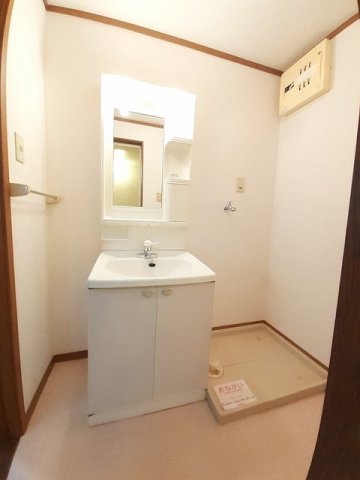 洗面設備　コンパクトで使いやすい洗面所