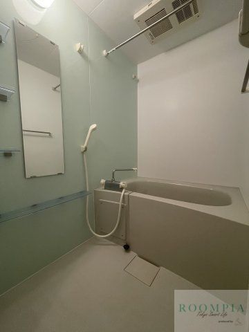 バス・シャワールーム　同タイプの別部屋の写真です