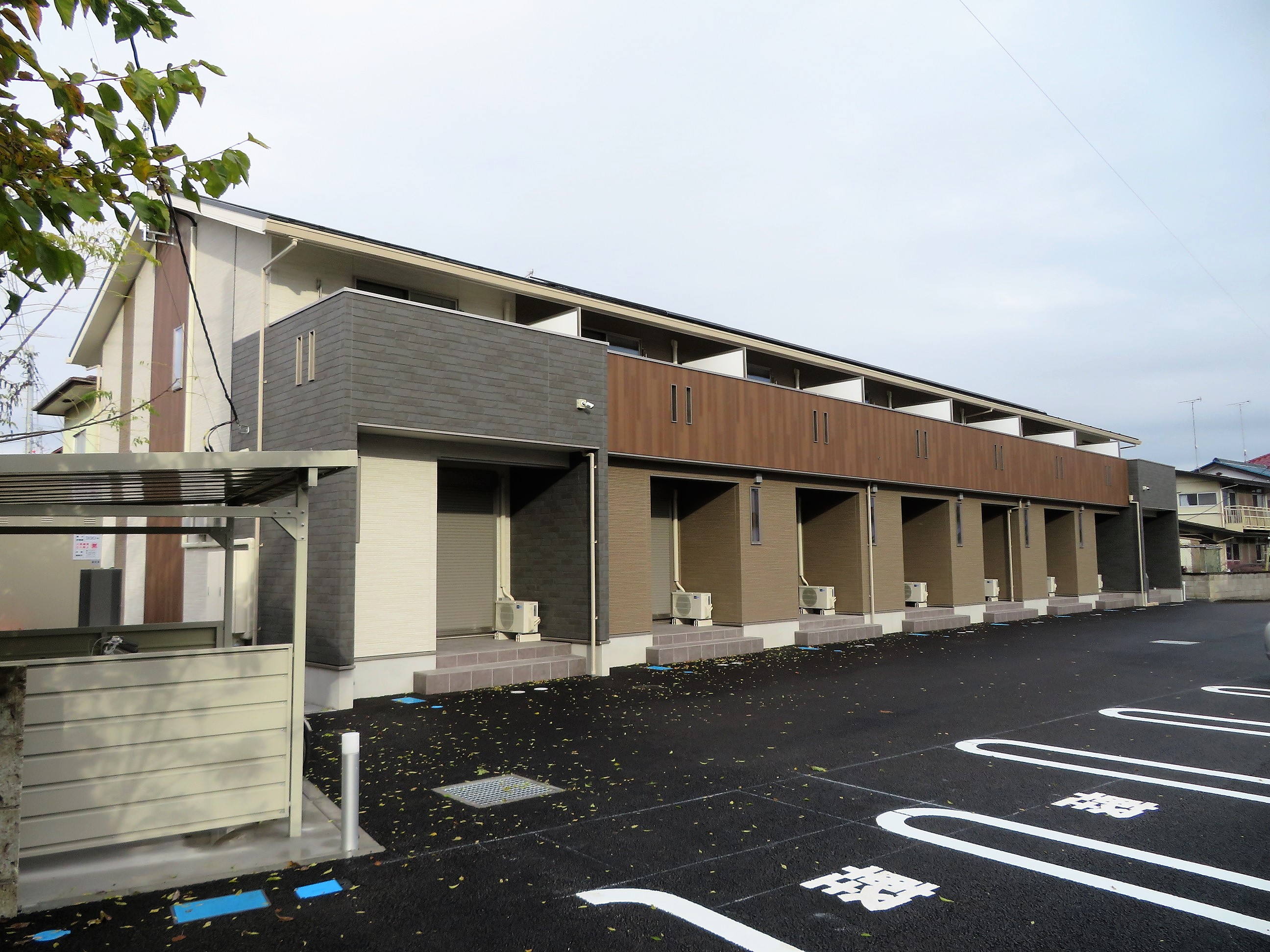 建物外観　築浅2LDKのご紹介です！