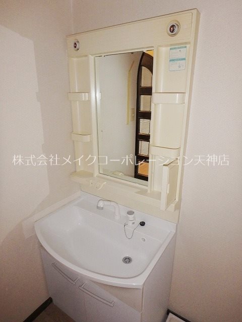 洗面設備　※同マンション別部屋の写真を使用しております(間取りは同じで