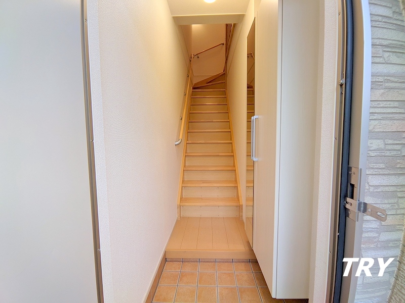 玄関　専用階段