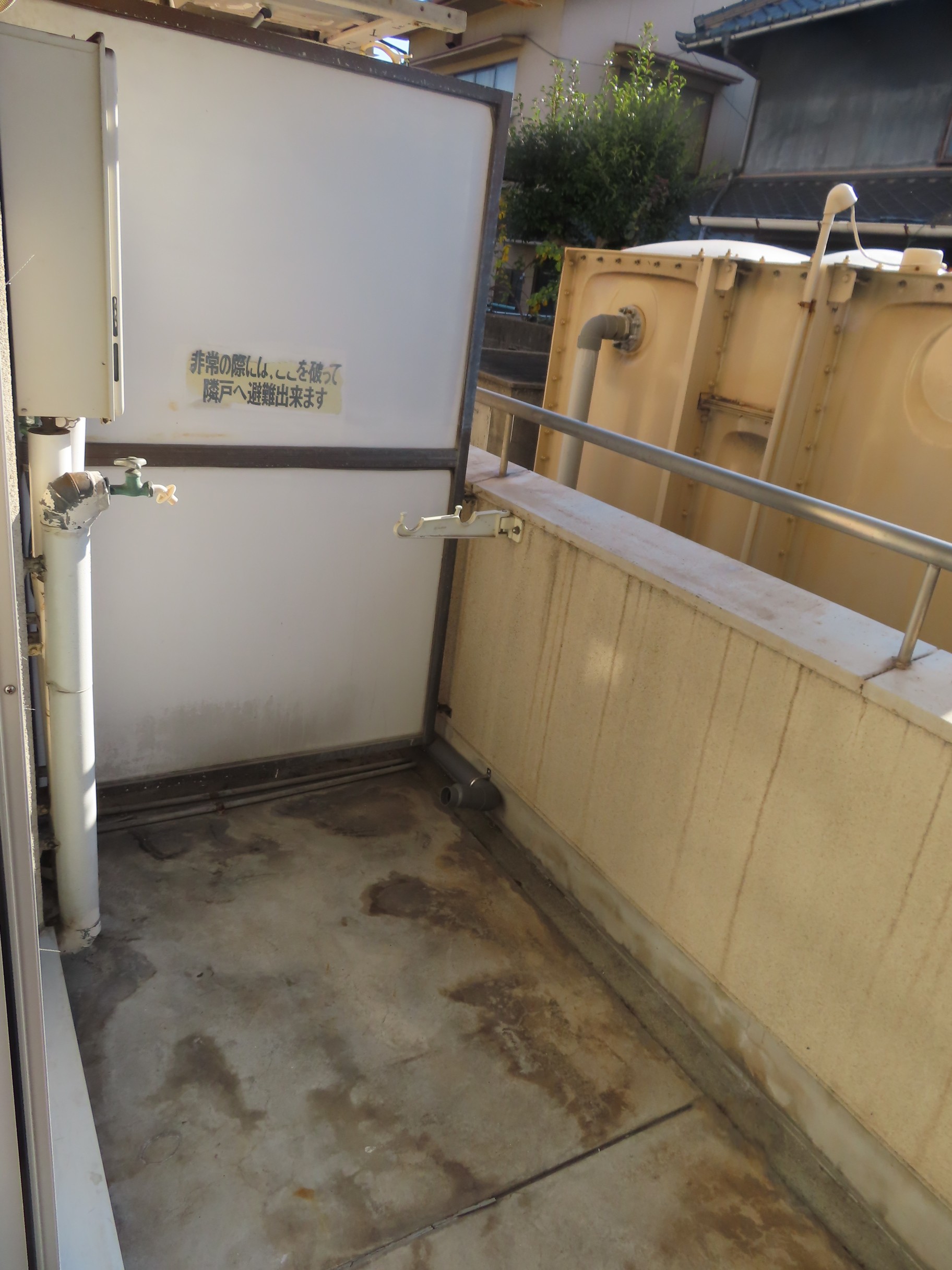 バルコニー　洗濯機置場