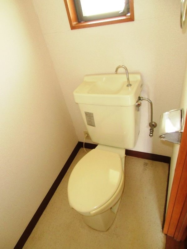 エレガンス小松島のトイレ写真