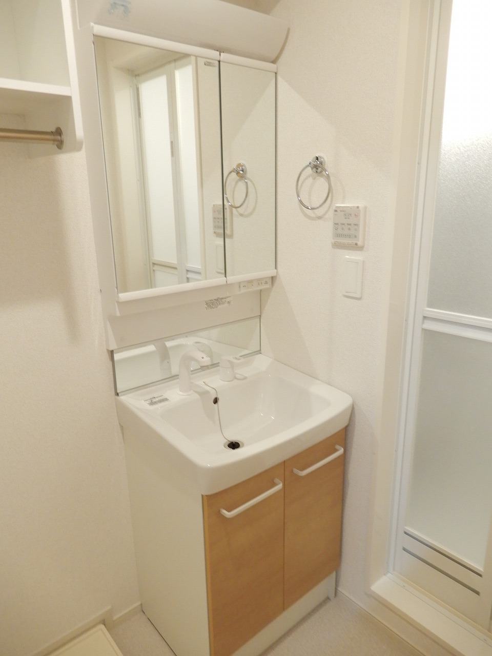 洗面設備　朝の支度も楽々のシャワー洗面台