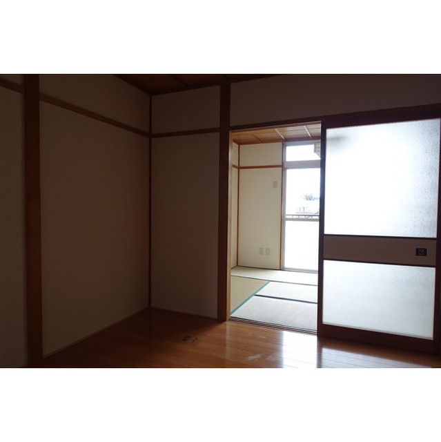 居室・リビング　中部屋　洋室　６帖