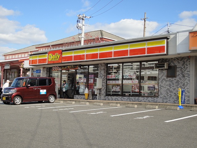 コンビニ　デイリーヤマザキ大村駅前店（コンビニ）まで701m
