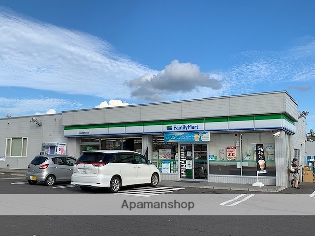 コンビニ　ファミリーマート（コンビニ）まで1558m