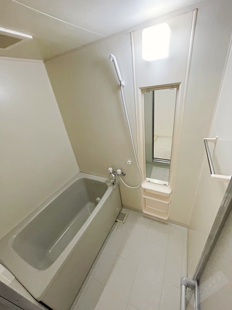 バス・シャワールーム　追い焚き付で寒い日も温まります♪