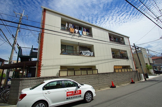 石田グリーンハイムの建物外観