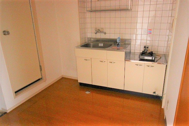 キッチン　同物件別部屋