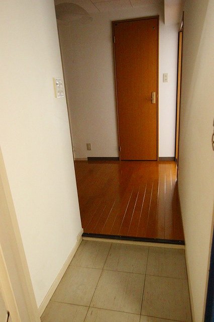 玄関　同物件別部屋
