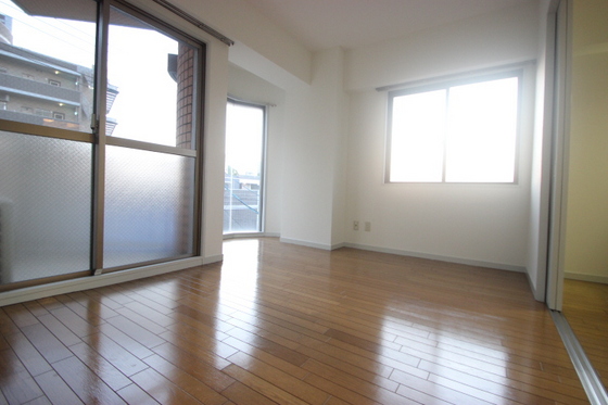 居室・リビング　※別号室の写真です