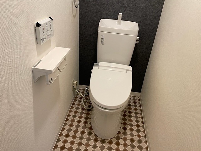 トイレ　シャワートイレです。