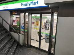 コンビニ　ファミリーマート原宿竹下口店（コンビニ）まで271m