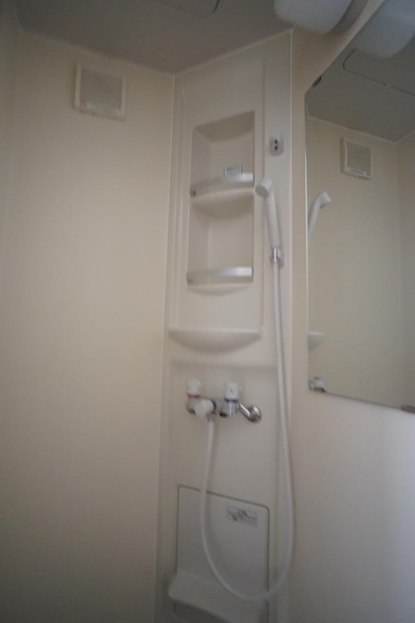 バス・シャワールーム　同タイプ他の部屋の写真になります