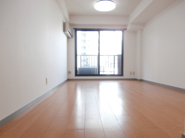 居室・リビング　室内