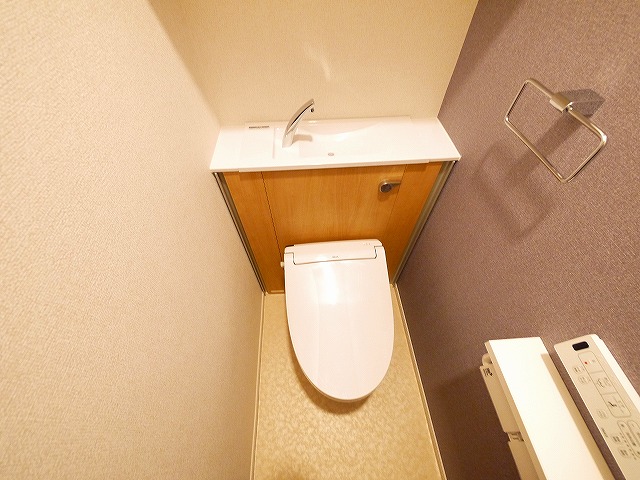 【大和郡山市小泉町のアパートのトイレ】