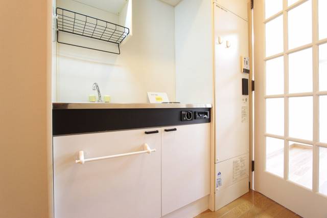 キッチン　シンプルな綺麗なキッチンと