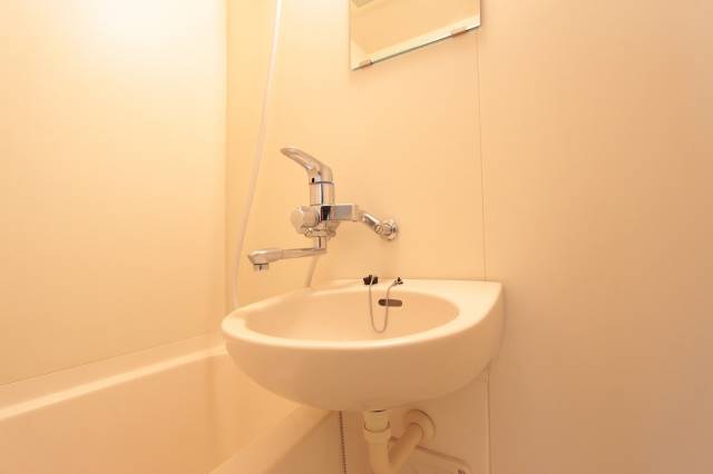 洗面設備　コンパクトな洗面所がございます。