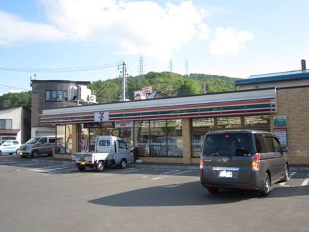 コンビニ　セブンイレブン（コンビニ）まで512m