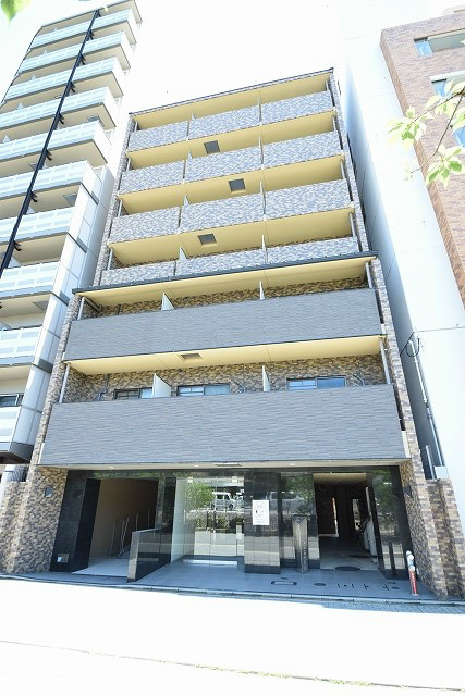 京都市上京区二町目のマンションの建物外観