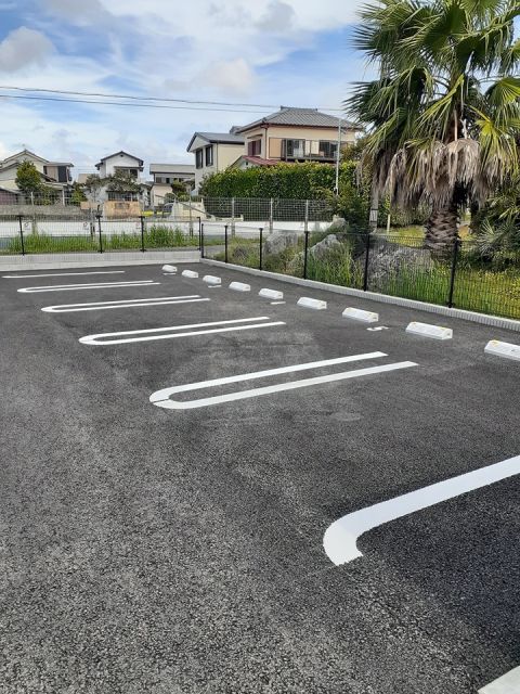 【館山市下真倉のアパートの駐車場】