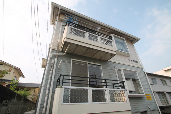 廿日市市桜尾のアパートの建物外観