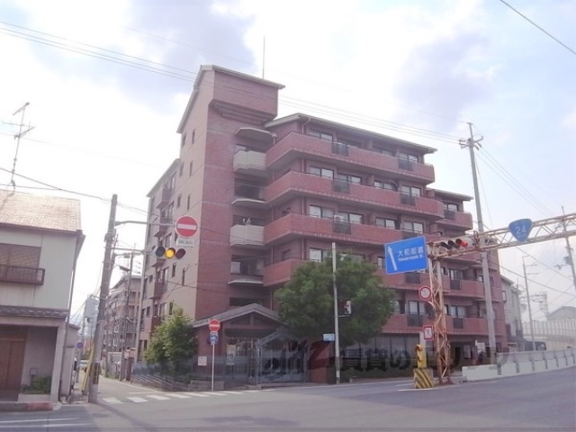 京都市伏見区桃山最上町のマンションの建物外観