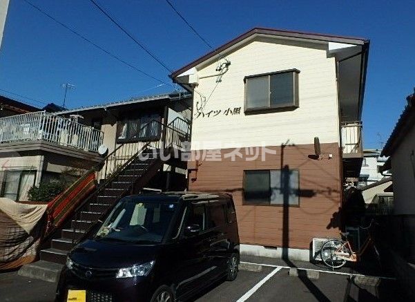 静岡市駿河区小黒のアパートの建物外観