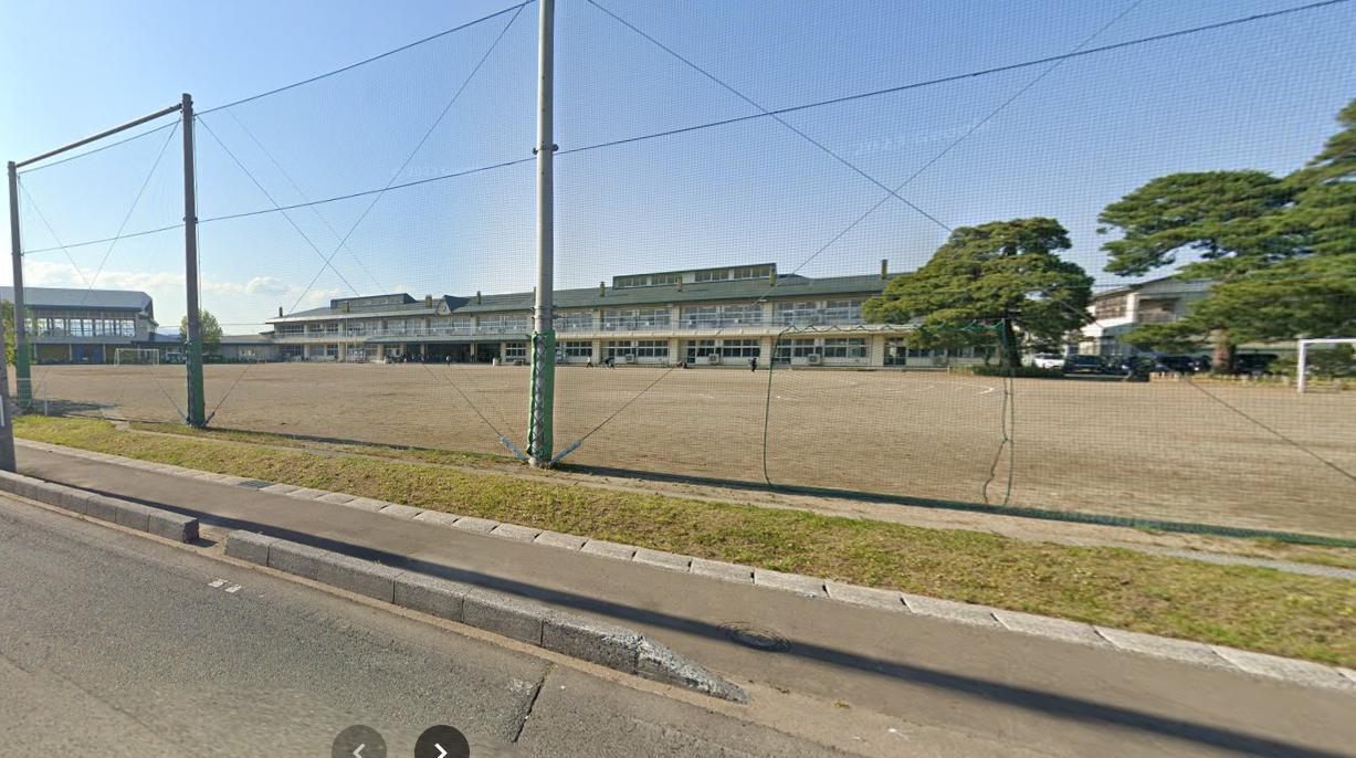 小学校　南城小学校（小学校）まで500m