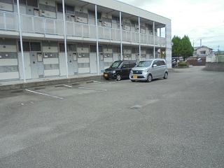 駐車場　敷地内