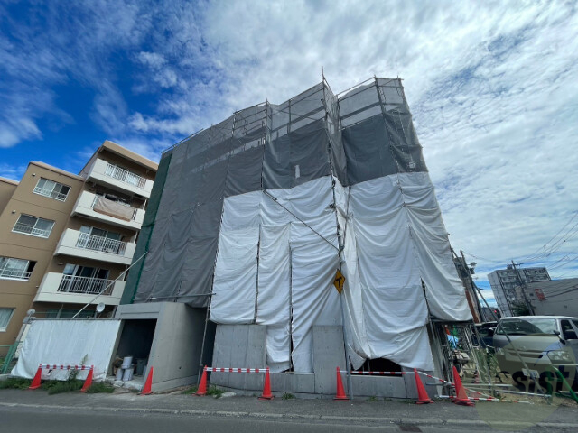 【札幌市豊平区月寒西一条のマンションの建物外観】