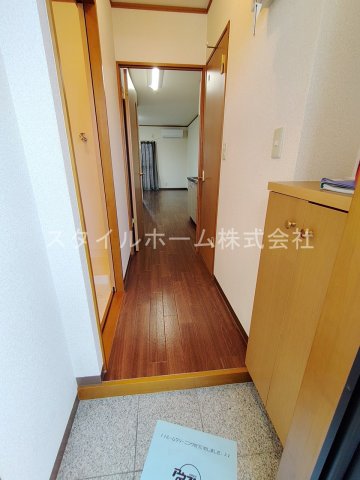 玄関　別部屋写真です。