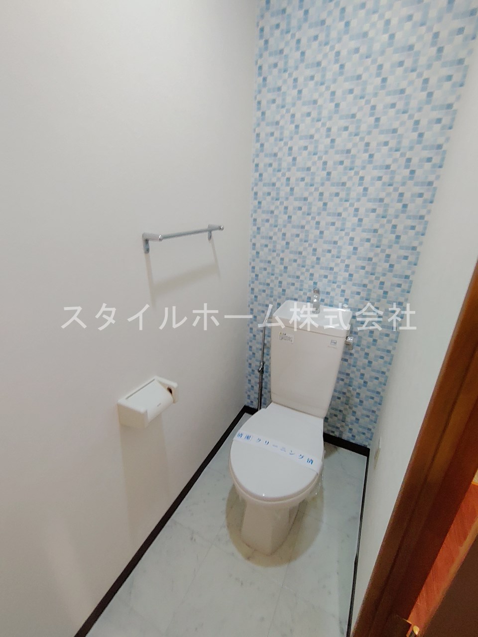 トイレ　別部屋写真です。