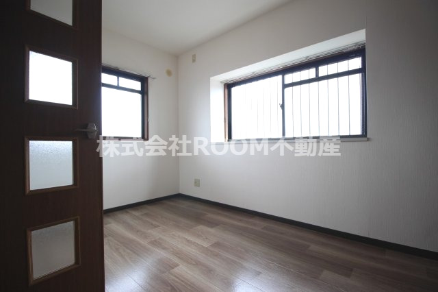 その他部屋・スペース　広くて明るい寝室