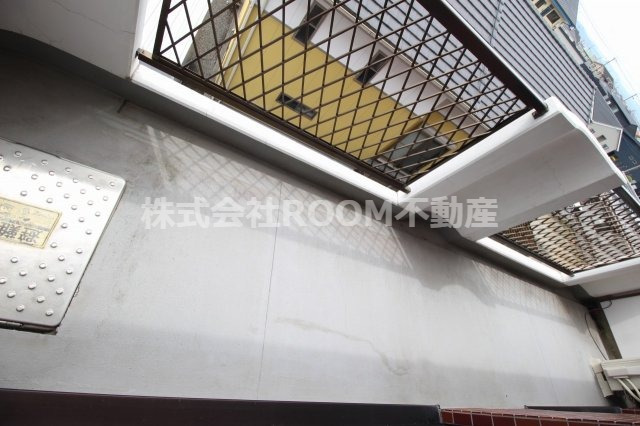 バルコニー　外からの目が気にならないバルコニーで洗濯物が干せます