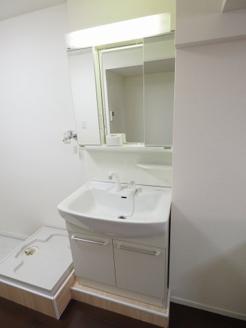 洗面設備　コンパクトで使いやすい洗面所