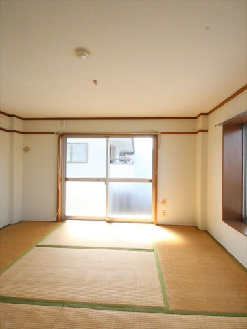 居室・リビング　6帖和室　南向きで明るいお部屋