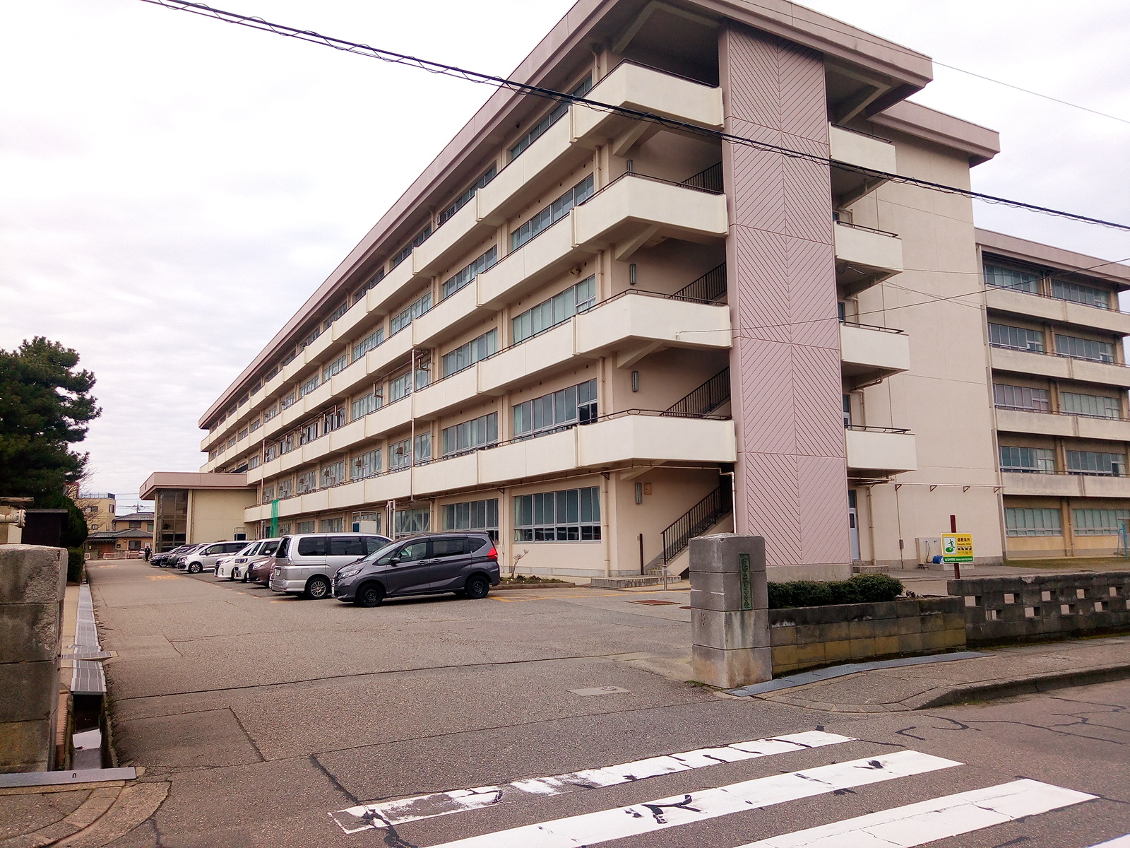 中学校　金沢市立金石中学校（中学校）まで777m