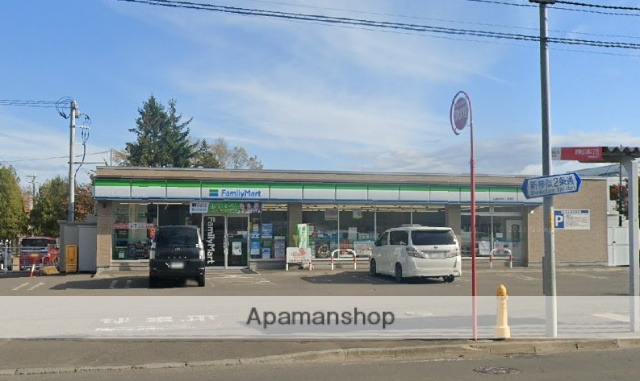 コンビニ　ファミリーマート（コンビニ）まで726m