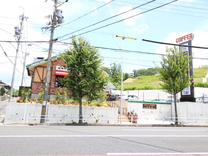 飲食店　コメダ珈琲店（飲食店）まで370m
