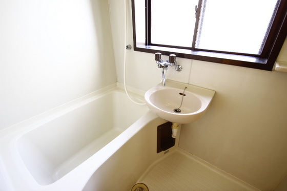 バス・シャワールーム　※別室の写真を使用しております※