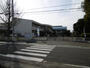 小学校　新居浜市立新居浜小学校（小学校）まで657m