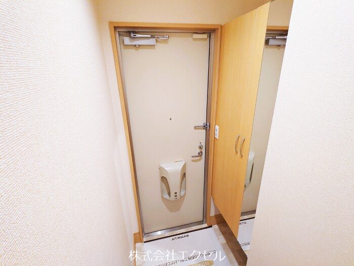 玄関　シューズBOX完備の玄関です。