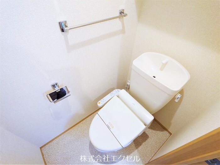 トイレ　温水洗浄便座です。