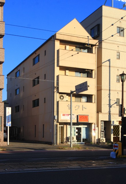 松山市本町のマンションの建物外観