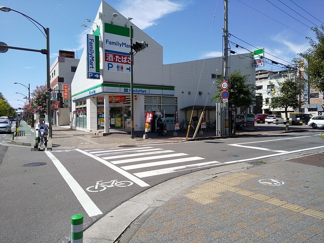 【松山市本町のマンションのコンビニ】